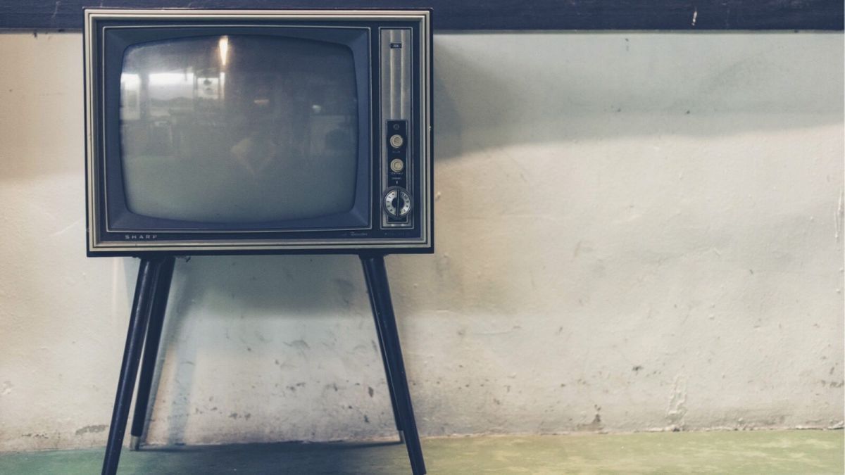 Недоступная мечта: на что был похож первый телевизор и как работал