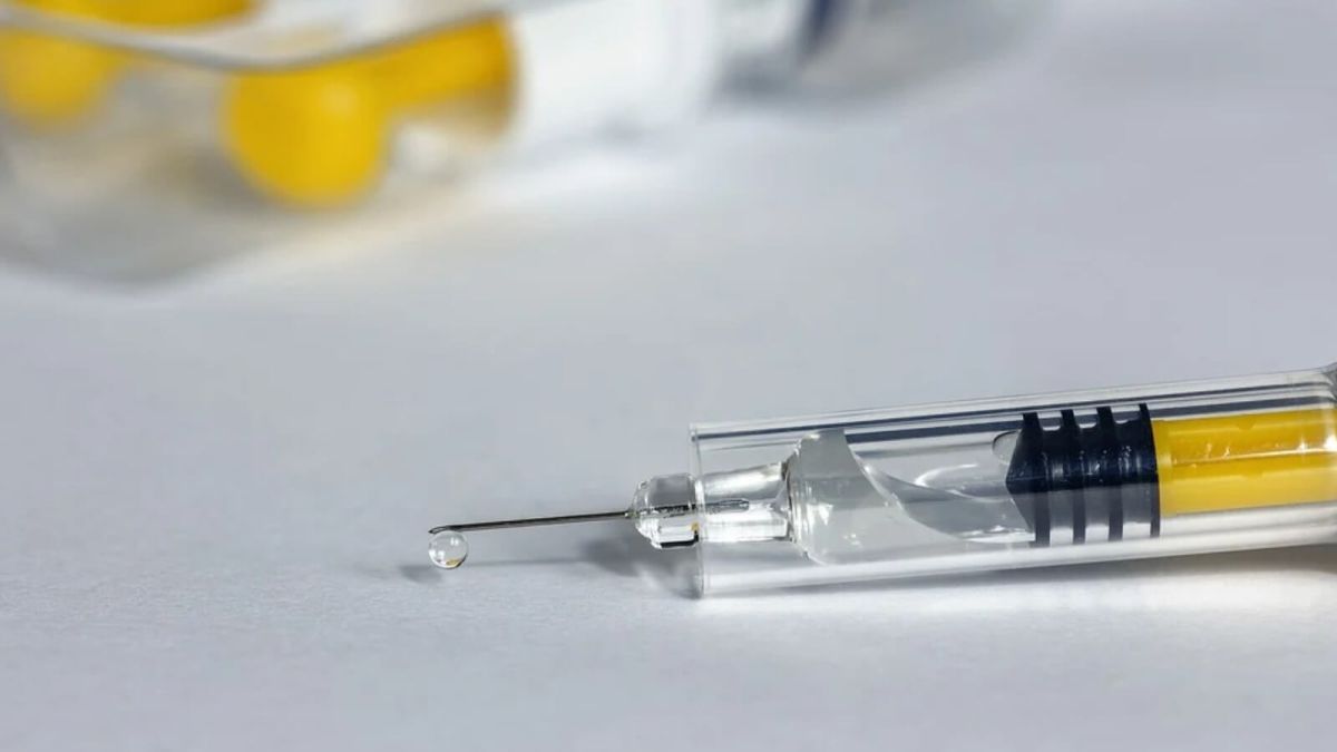В Минобороны рассказали о состоянии добровольцев с вакциной от COVID 