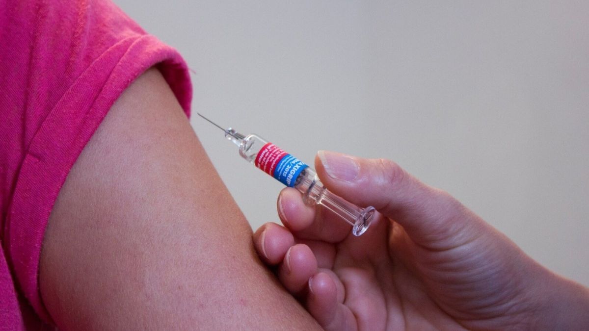 Я укола не боюсь: как работает вакцинация и стоит ли опасаться непривитых людей