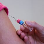 Я укола не боюсь: как работает вакцинация и стоит ли опасаться непривитых людей