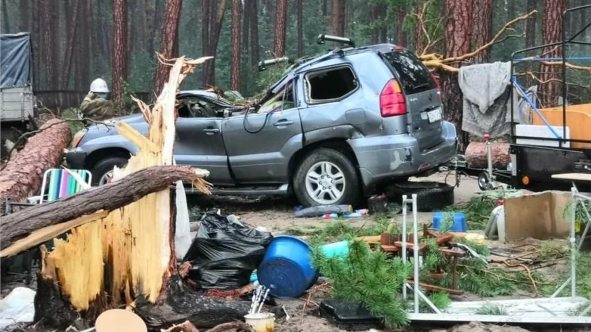 Есть погибший: шторм разрушил палаточный лагерь в Сибири