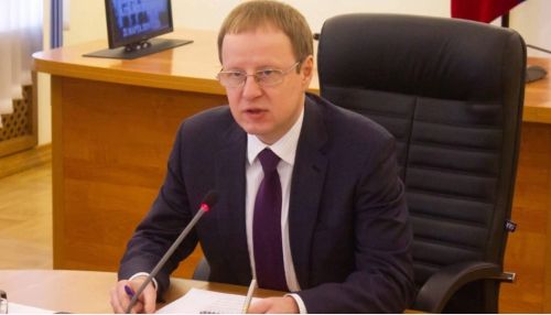 Виктор Томенко проведет оперативное совещание из-за вспышки больных COVID