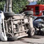 Машина перевернулась после ДТП в Барнауле – есть пострадавшие