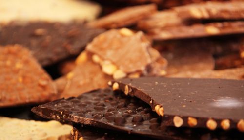 Как приготовить домашний шоколад с орехами на своей кухне