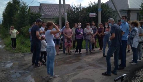 Жители поселка Новый Спутник грозят тоже перекрыть дорогу из-за проблем с водой