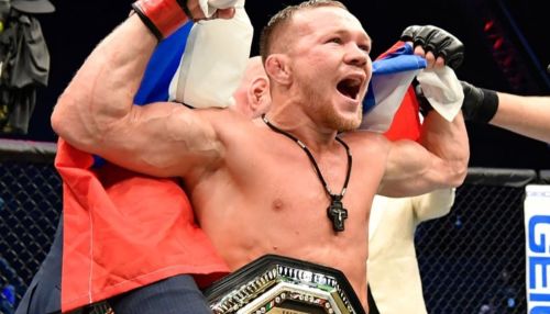 Российский боец Петр Ян завоевал титул чемпиона UFC