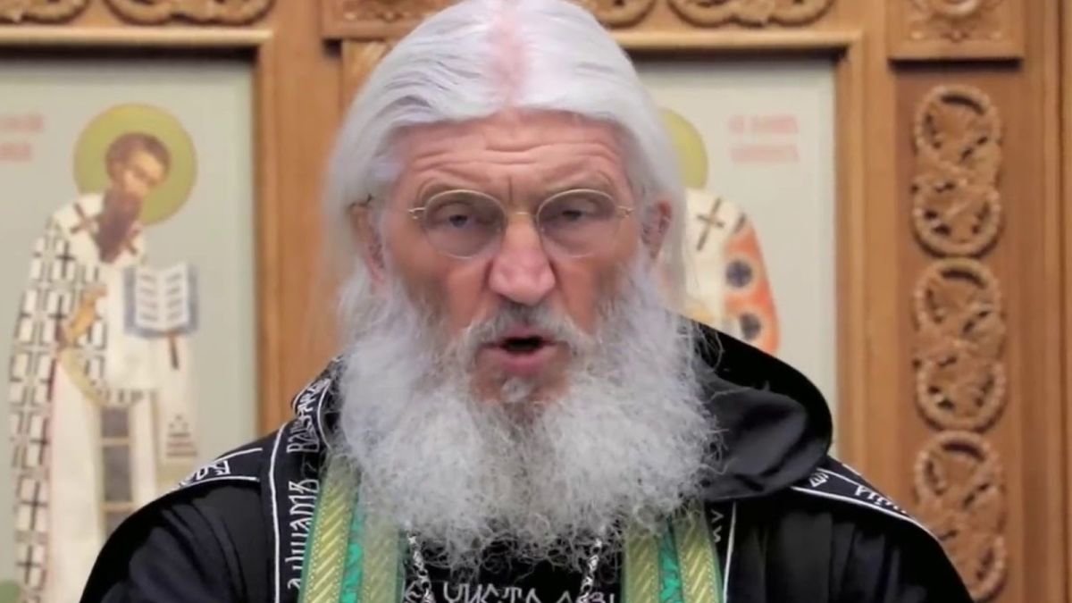 Лишенный сана схимонах Сергий призвал Путина передать ему пост главы государства