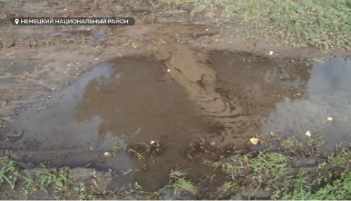 Ручей раздора: в алтайском поселке прорвало водопровод на бесхозном участке