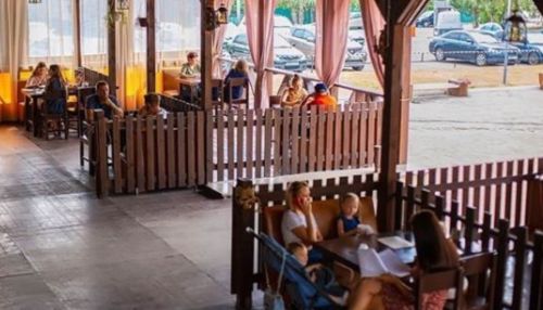 Замечаний меньше: в Барнауле проверяют соблюдение санитарных норм в летних кафе