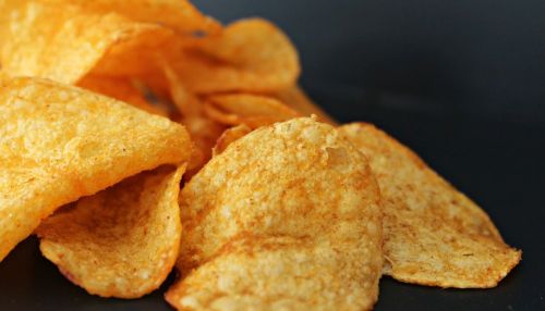 Диетолог: чипсы могут быть вредны, если не знать меру