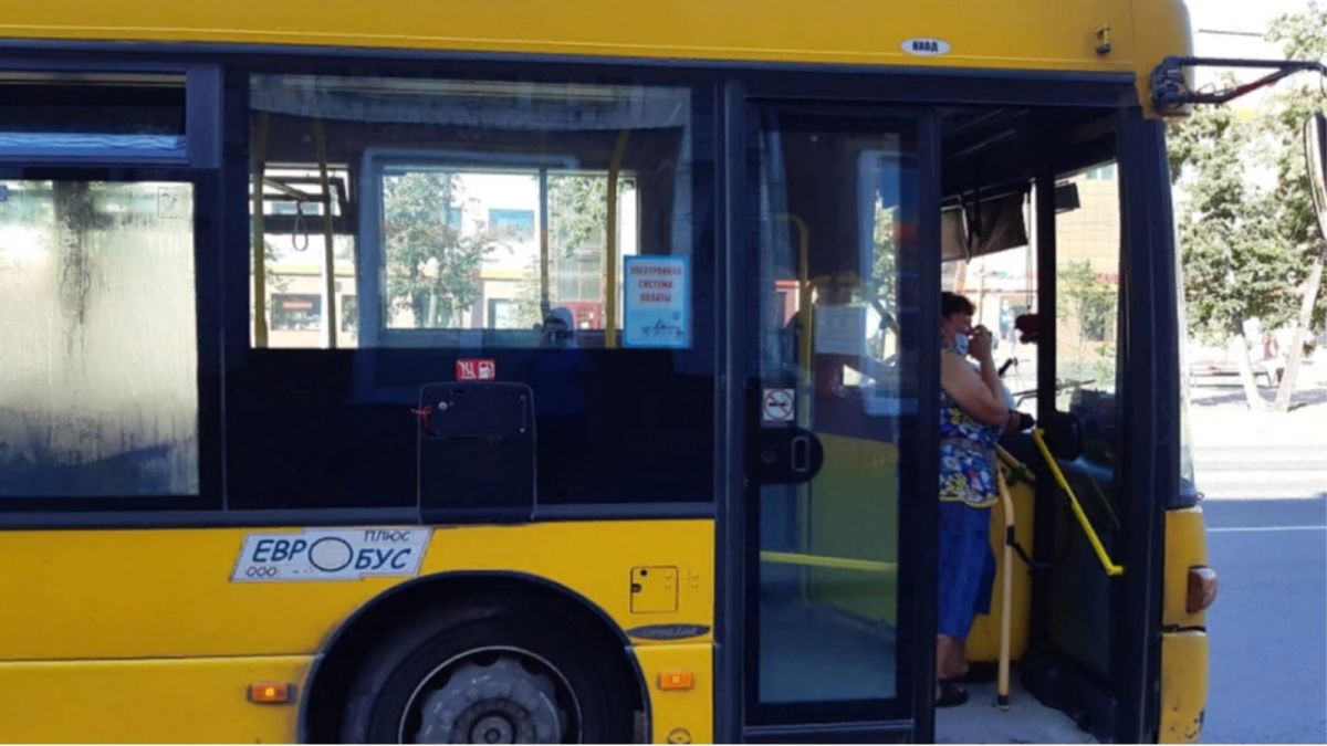 В барнаульских автобусах искали нарушителей масочного режима