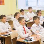 Многодетным семьям Алтайского края начали выплачивать пособия к школе