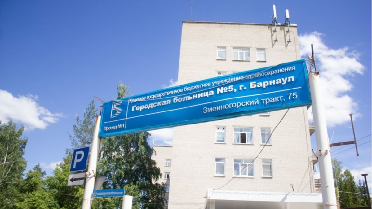 "Вытащили с того света": как работает главный ковидный госпиталь Алтайского края