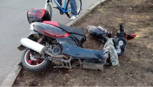 В Бийске 17-летний мотоциклист столкнулся с микроавтобусом
