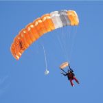 День парашютиста: что за праздник и где в Барнауле можно прыгнуть с парашютом