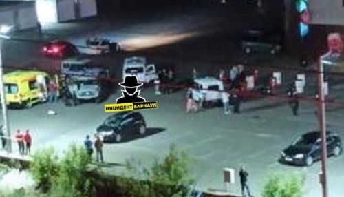 Давили машиной: женщины устроили драку в районе Старого базара в Барнауле