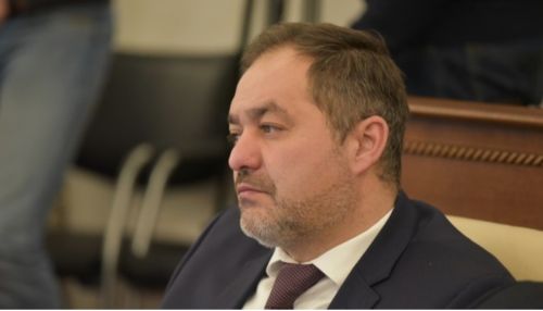Суд отправил алтайского депутата в СИЗО Новосибирска по делу о взятке