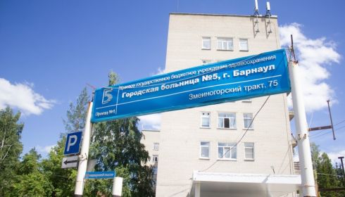 Врачи из других регионов хотят работать в ковидных госпиталях Алтайского края