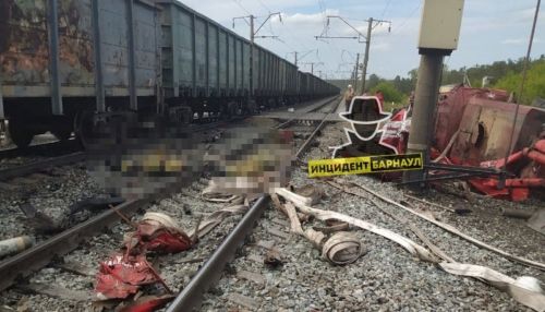 Новые подробности смертельного столкновения пожарной машины и поезда на Алтае
