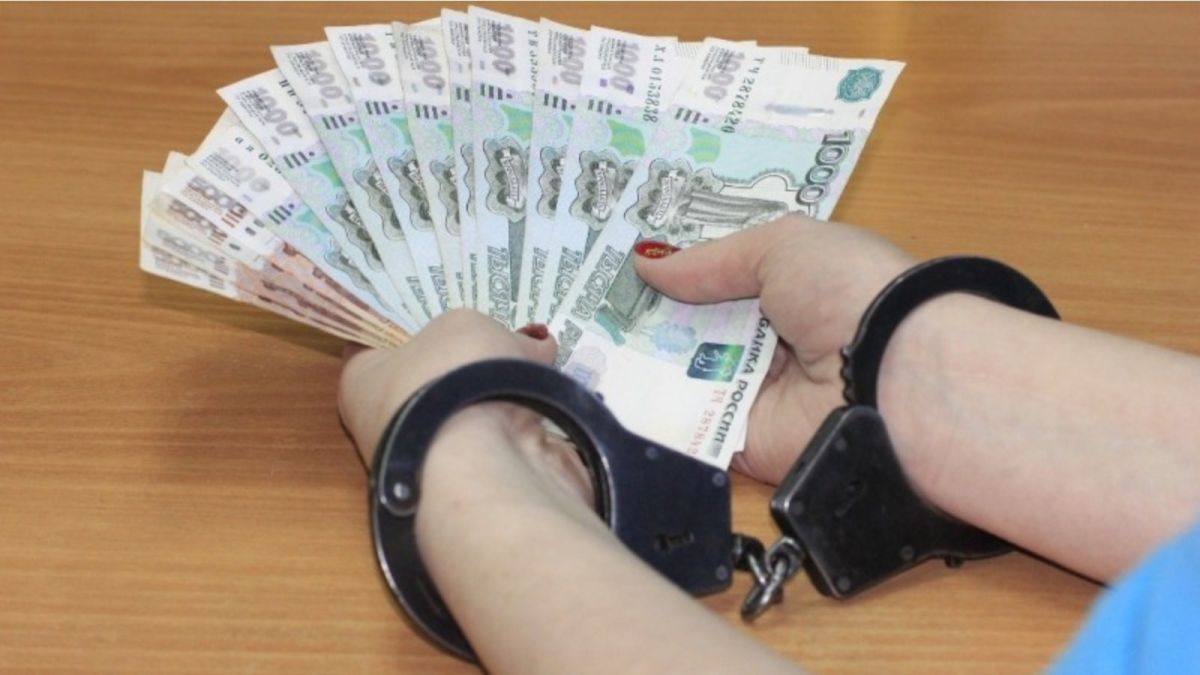 В Барнауле осудили госслужащую за получение взяток от алкогольного бизнеса