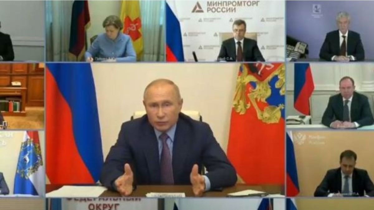 "Поводов расслабиться нет": Путин выступил на совещании по ситуации с  COVID