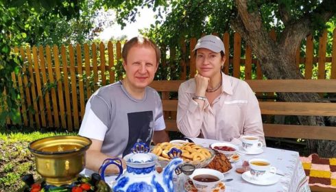 Томенко с женой побывали в музее Титова в Полковниково