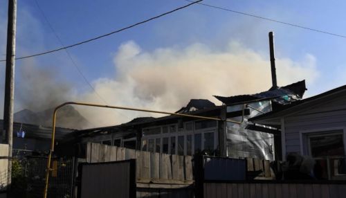 Две барнаульские семьи с детьми остались без жилья из-за пожара