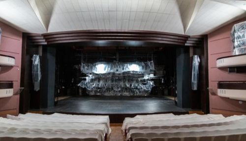 В Театре драмы началась историческая реконструкция сцены. Фоторепортаж