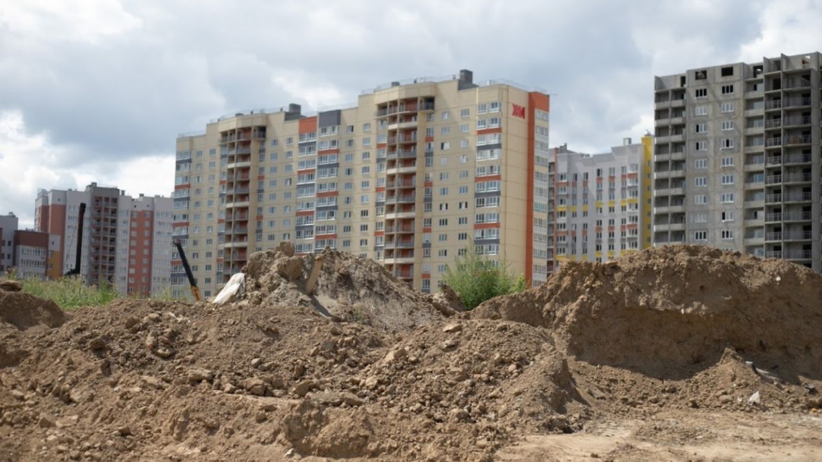 Барнаульские строители стали массово затягивать сроки ввода домов