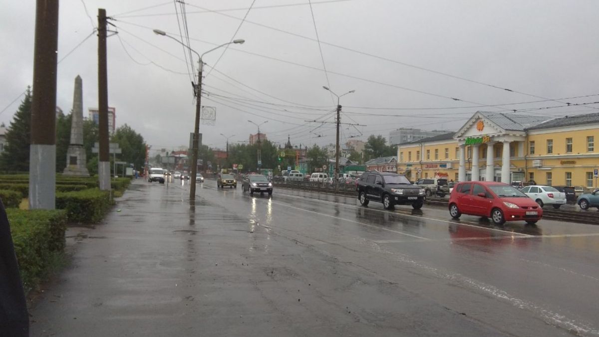 Барнаульцы недовольны работой ливневки на Демидовской площади