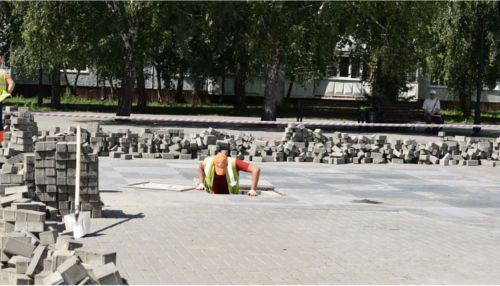 В Барнауле пешеходный фонтан начали чинить через два месяца после открытия