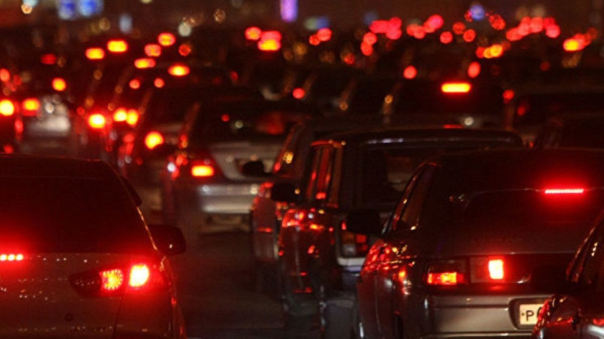 Автомобилисты устроили шумный ночной флешмоб в центре Барнаула
