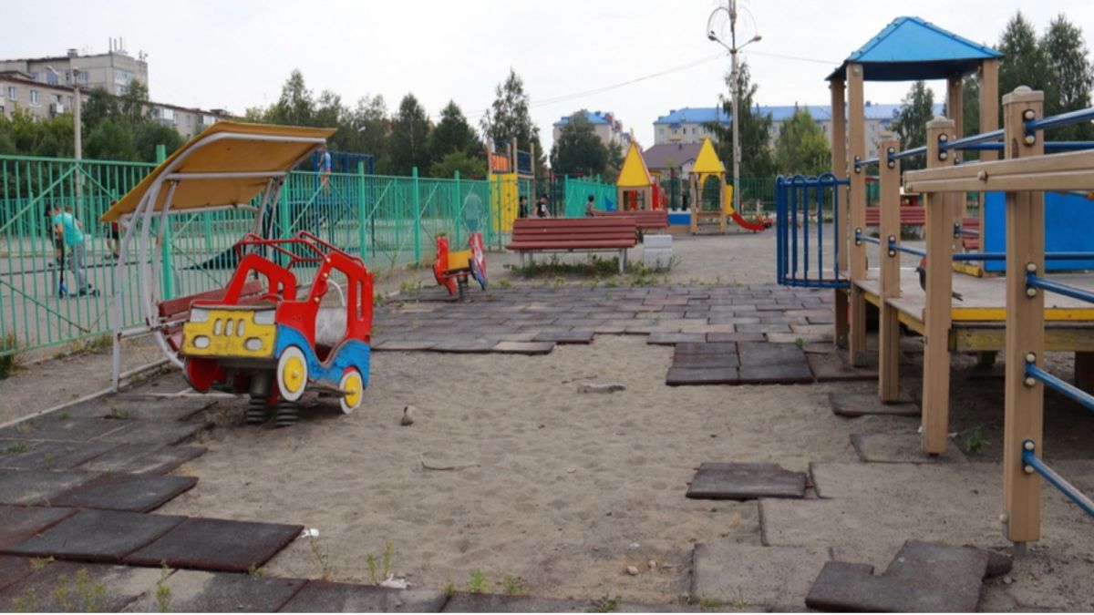 Мэрия Бийска решила "всучить" инвестору разваленную детскую площадку Водяновой