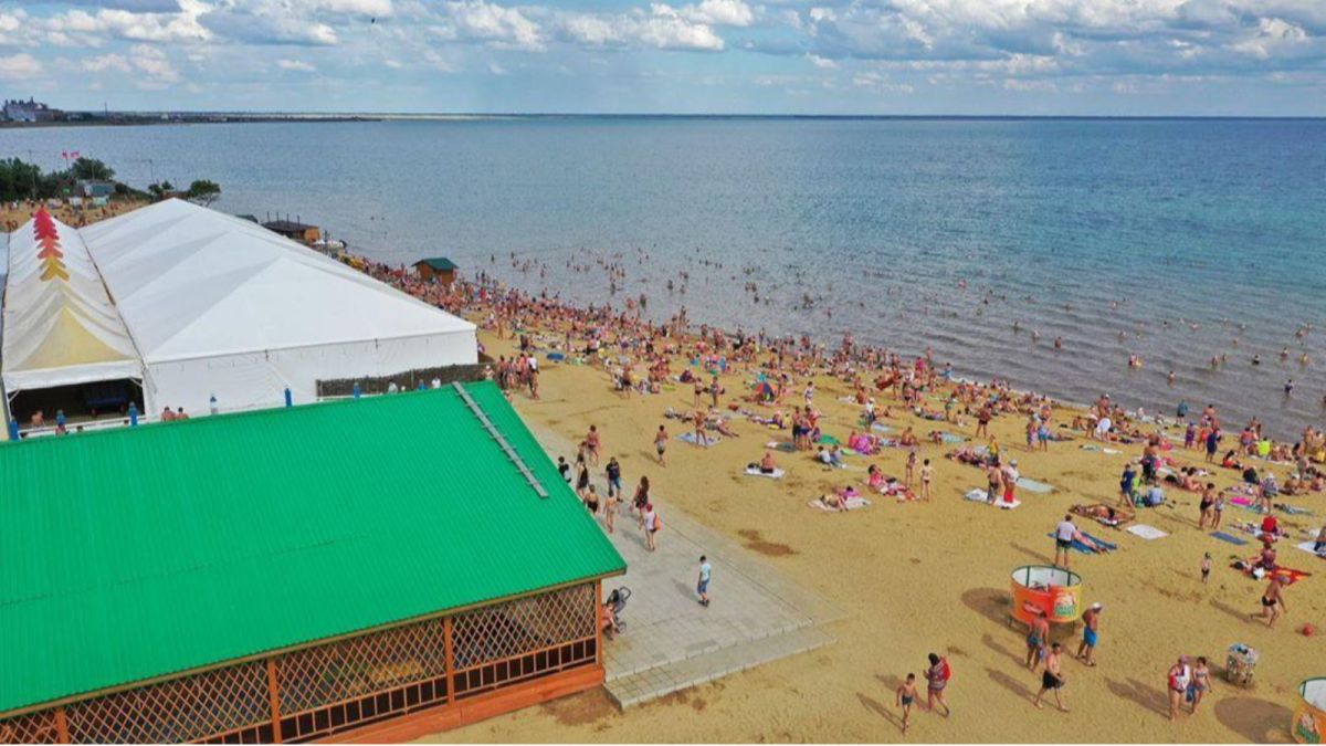 Пляж Ярового вновь зазывает на дискотеку после неудачи с Бузовой
