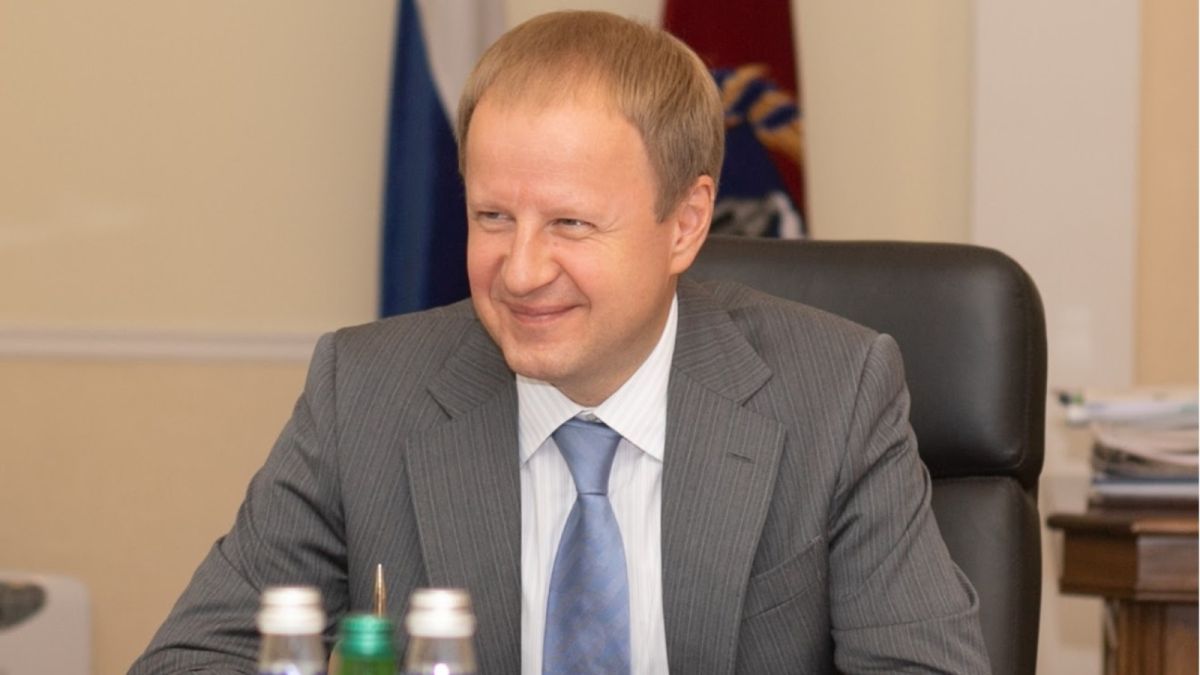 Доходы упали: сколько заработал губернатор Виктор Томенко в 2019 году