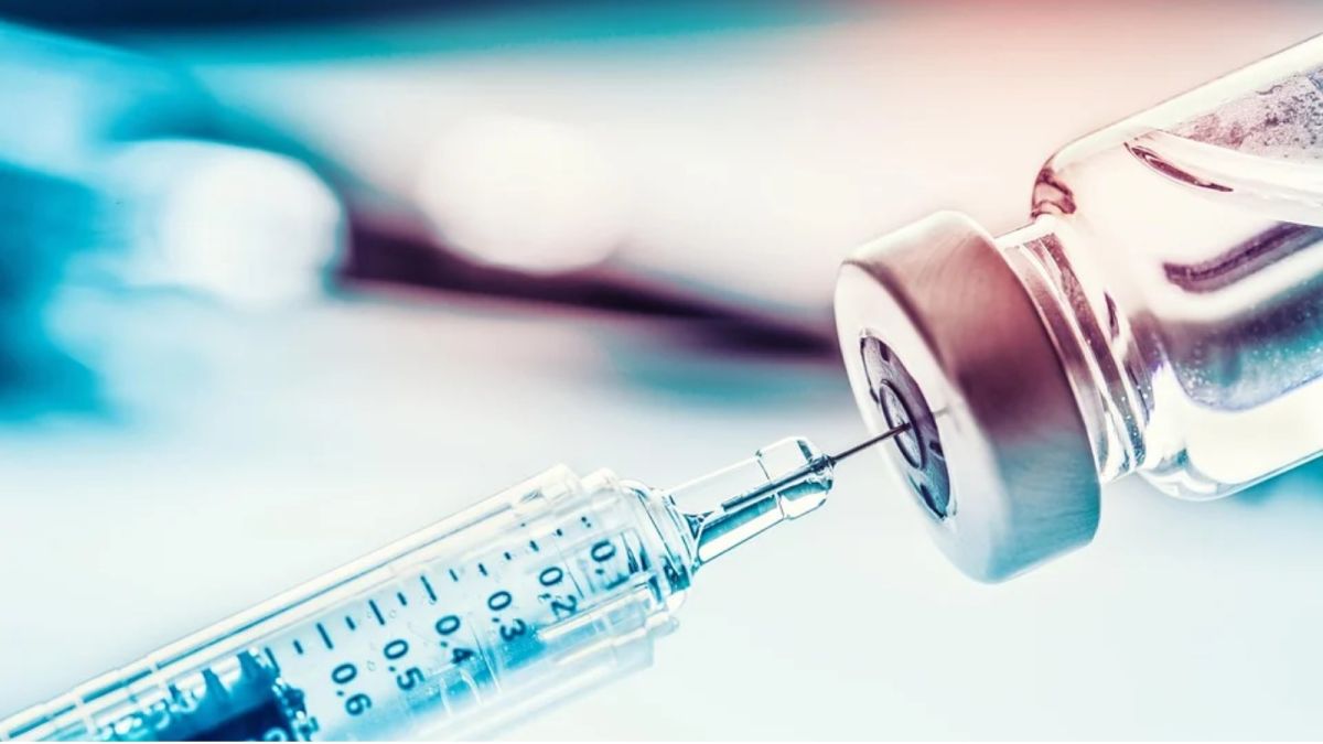 Российские медики побоялись ставить себе отечественную вакцину от COVID