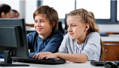 Школьникам могут разрешить носить худи, свитшоты и бомберы