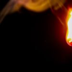 В Новосибирске мужчина облил бензином сожительницу и поджег зажигалкой