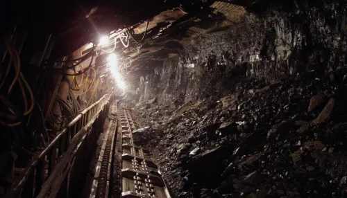 Минимум 45 шахтеров погибло при аварии на шахте в Казахстане