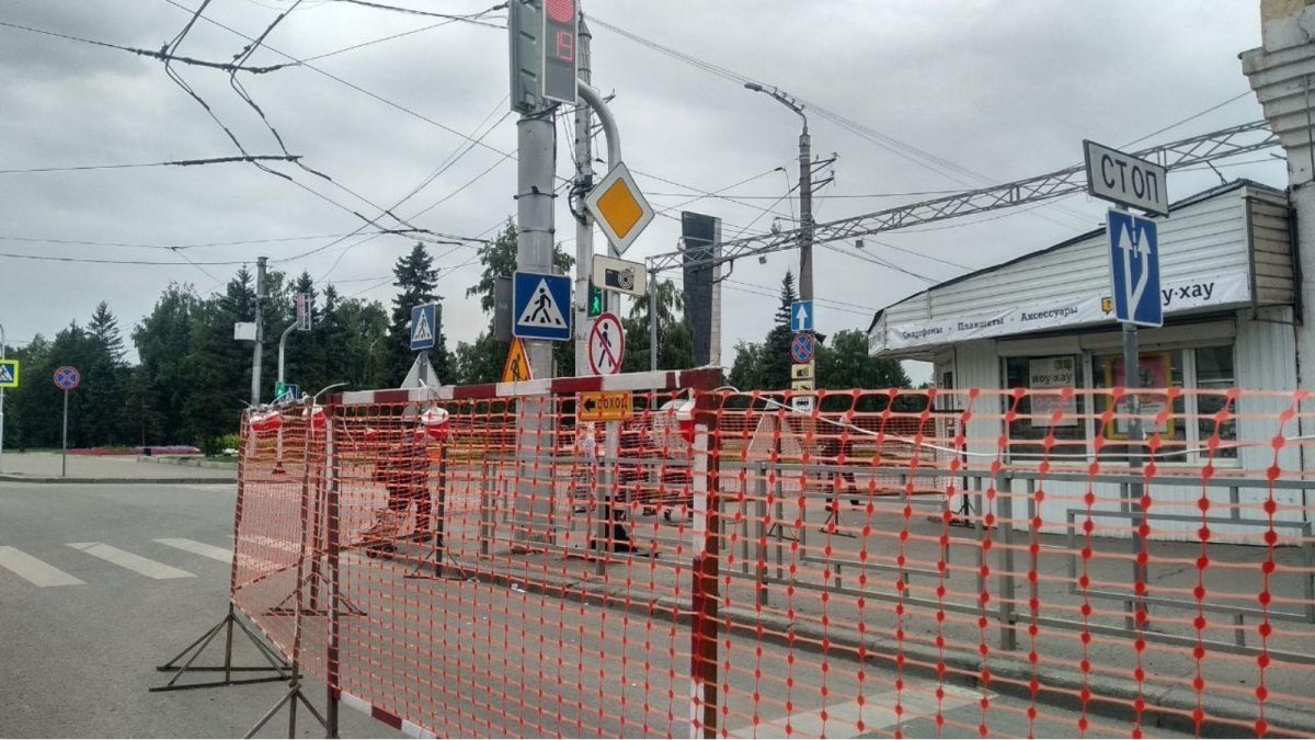 Полосу на проспекте Строителей в районе "Локомотива" закрыли на полтора месяца