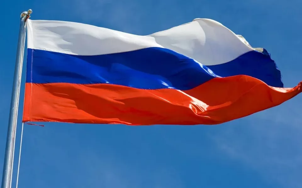 В России предложили лишать гражданства тех, кто не встает под гимн