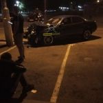 Ночью в Барнауле авто протаранило столб, не вписавшись в поворот
