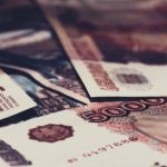 В России хотят ввести ежегодные выплаты в 10 тысяч перед школой