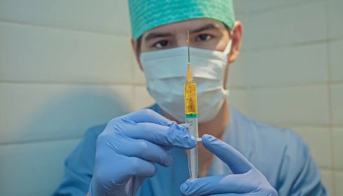 Первую вакцину от коронавируса будут выпускать в виде порошка