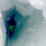 Россиянка в шортах и без снаряжения упала в расщелину ледника в Альпах