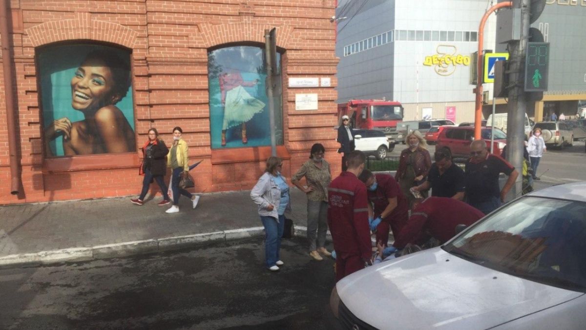 Не пропустил: женщину сбили на "зебре" в центре Барнаула