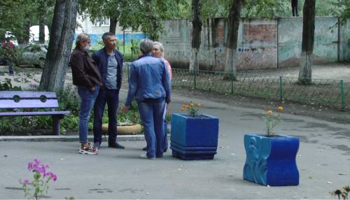 Клумбы раздора: в Барнауле разгорелся конфликт из-за придомовой территории