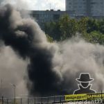 Столб черного дыма от пожара поднялся в небо над Барнаулом