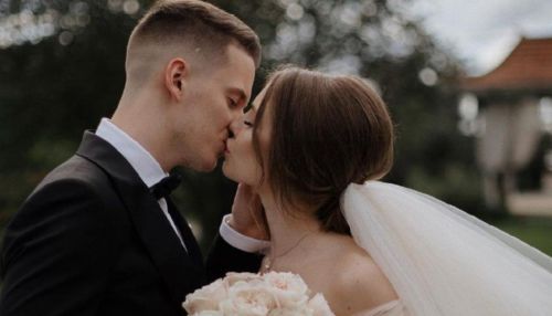 Валерия не смогла сдержать слез на свадьбе 21-летнего сына