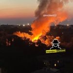 В Барнауле ночью горела ветхая двухэтажка на Потоке